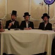 Shira Choir Singing New Rechnitz Medley At Kumzits Live מקהלת שירה רכניץ קומזיץ