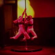 Выступление Pole Dance Девушки В Нижнем Белье