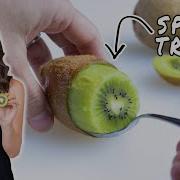 Cutting Kiwis Rizen