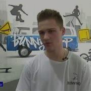 Дети Ездят На Самокатах По Дороге