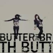 We Butter The Bread With Butter Kind Im Brunnen